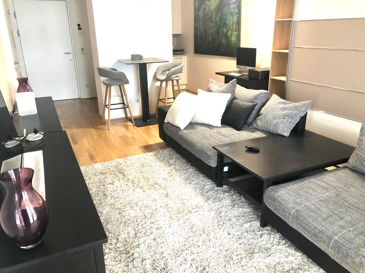 Amazing Austria Center Apartment Near Uno City Відень Екстер'єр фото