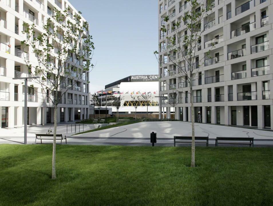 Amazing Austria Center Apartment Near Uno City Відень Екстер'єр фото